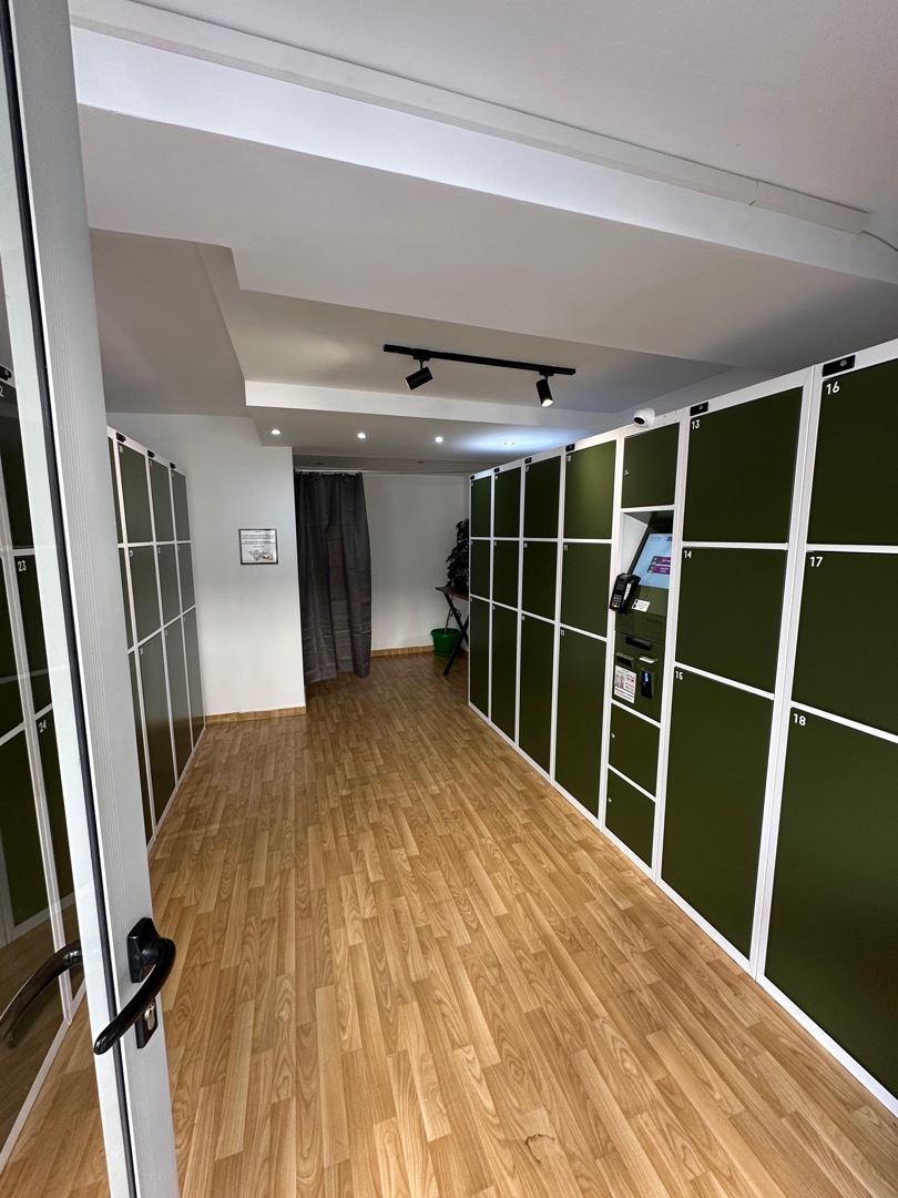 Pamje e brendshme e kasetave të sigurta Bablock në Tiranë